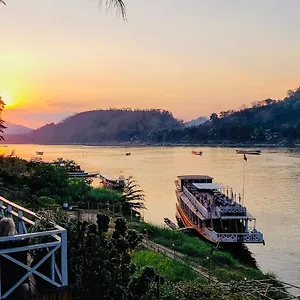 Alounsavath Mekong Riverside Couette-café